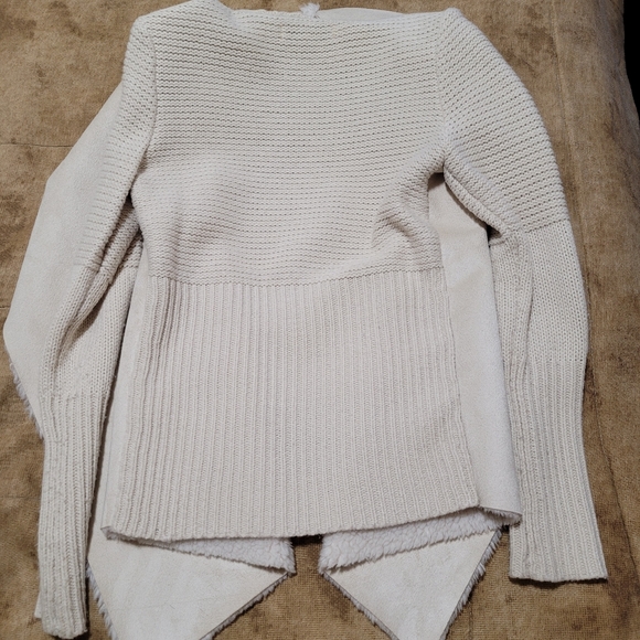 John + Jenn Faux Fur Jacket. Size XS. Supe soft and warm. Beige colour. - Picture 8 of 8